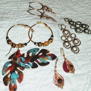 Lot of 5 pair fashion earrings.